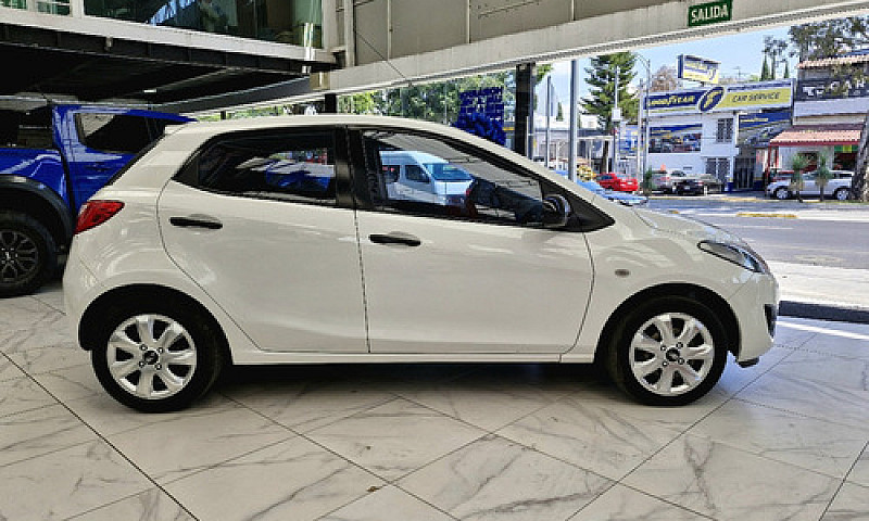 Mazda  Mazda 2  2015...