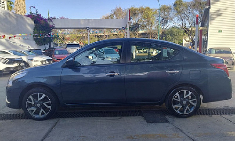 Nissan Versa 1.6 Adv...