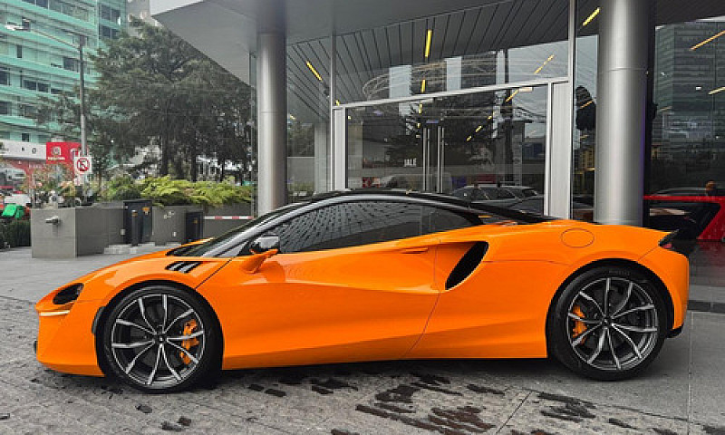 Mclaren Artura Coupé...
