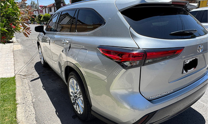 Toyota Highlander 3....