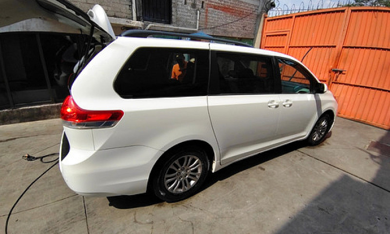 Toyota Sienna Xle At...