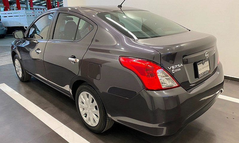 Nissan Versa 2018...