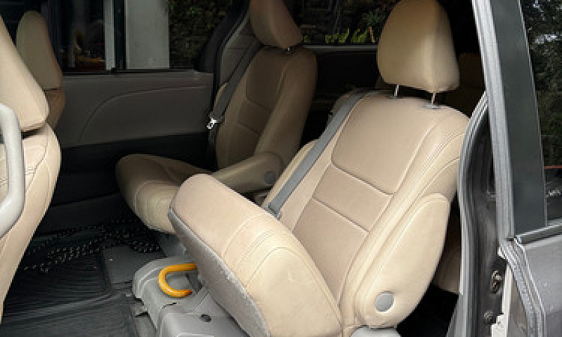 Toyota Sienna 3.5 Li...