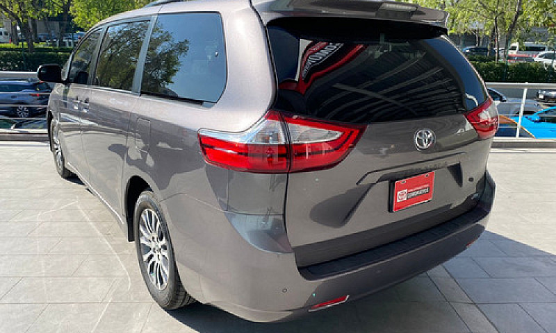 Toyota  Sienna  2019...