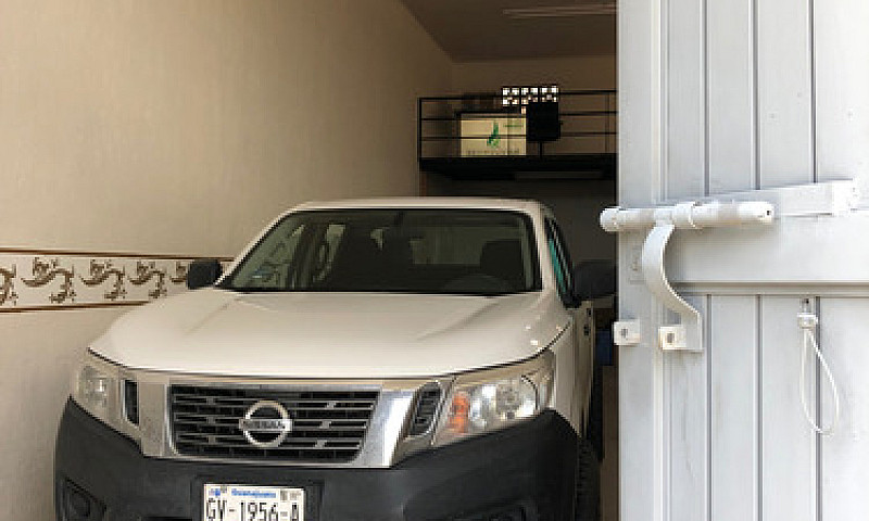 Nissan Np 300 Se 2.5...
