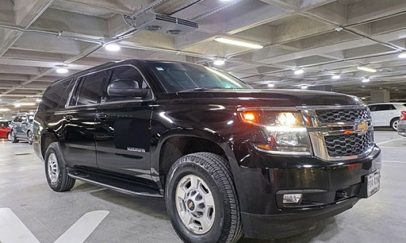 Chevrolet Suburban 2...