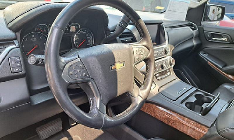 Chevrolet Suburban 2...