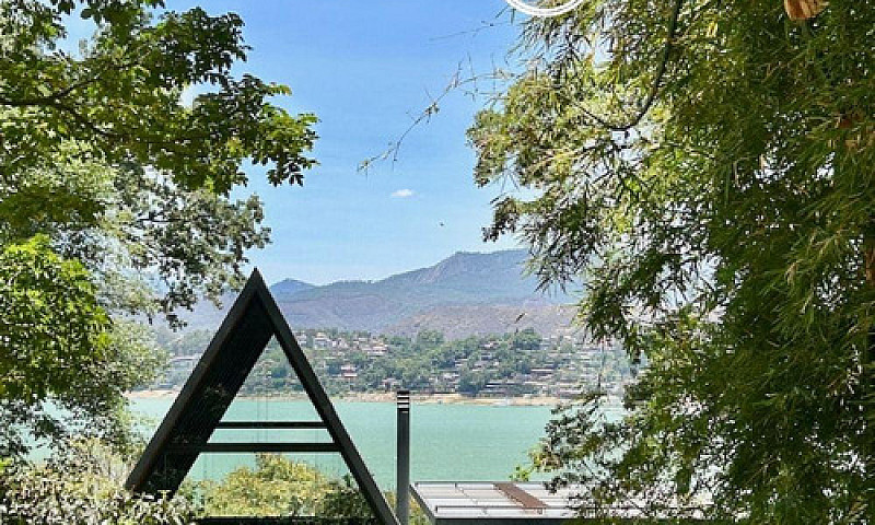Casa En El Lago En E...