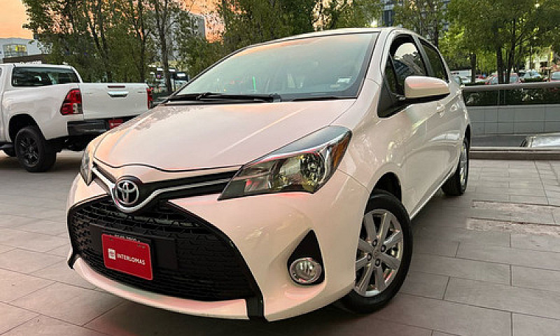 Toyota Yaris 2015...