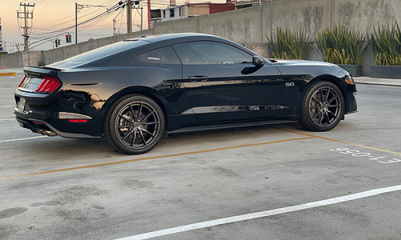 Ford Mustang 5.0L Gt...