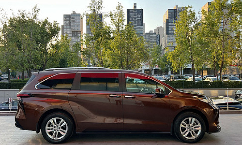 Toyota  Sienna  2022...