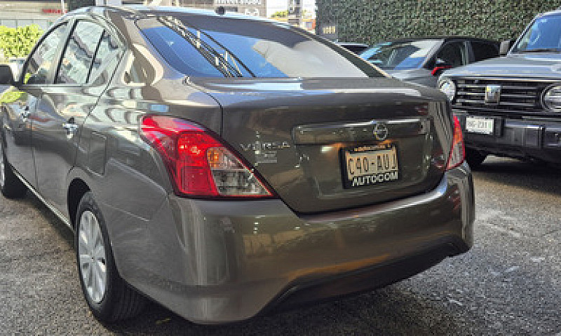 Nissan Versa 2018...
