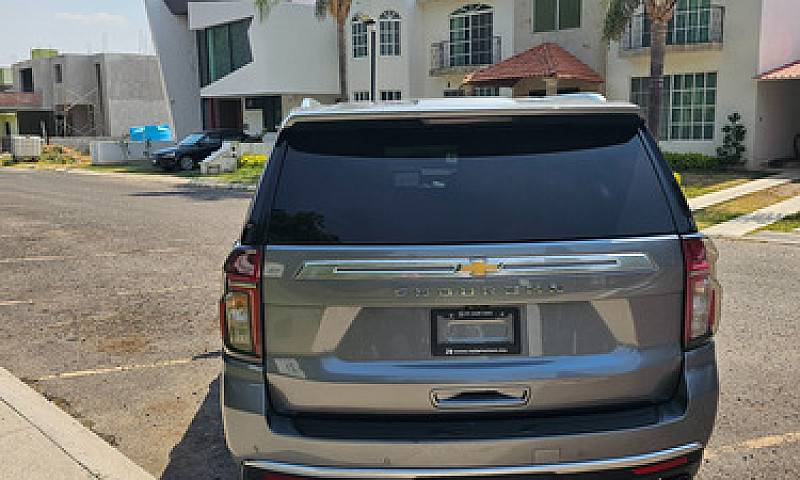 Chevrolet Suburban 6...