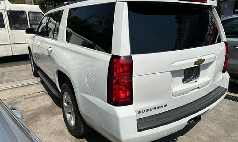 Chevrolet Suburban 5...