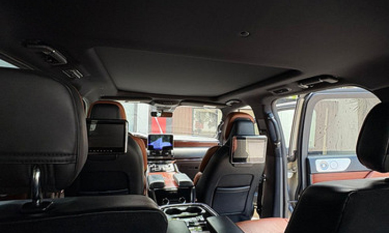 Lincoln Navigator 3....