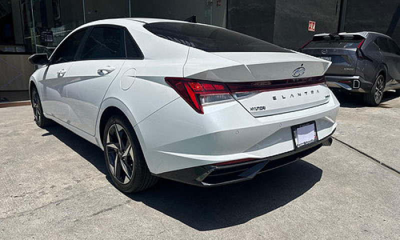 Hyundai Elantra 2023...