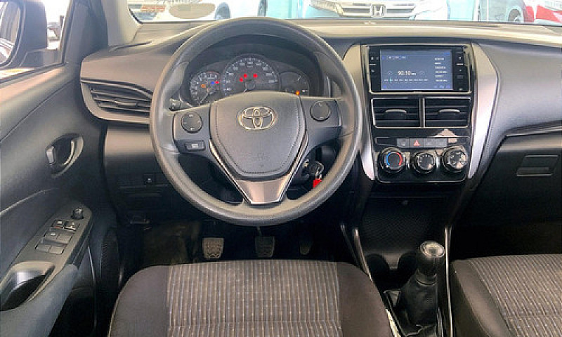 Toyota Yaris 2022...