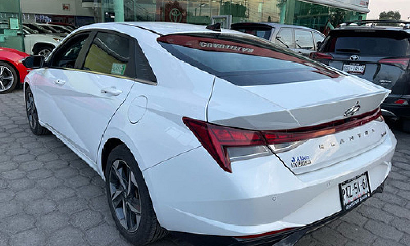 Hyundai Elantra 2022...