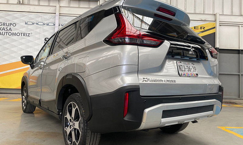Mitsubishi Xpander 2...