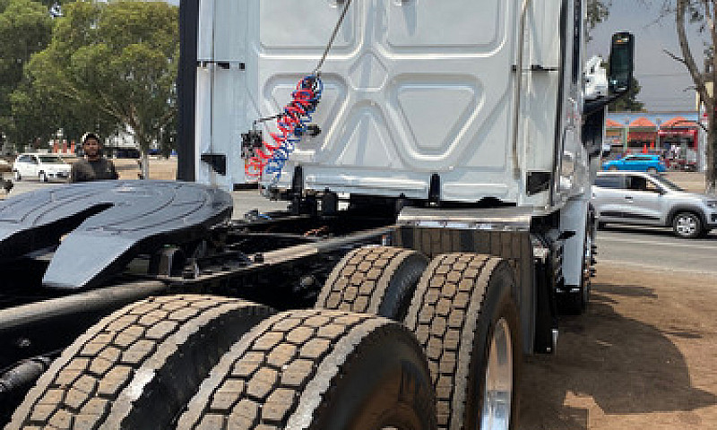 Freightliner Cascadi...
