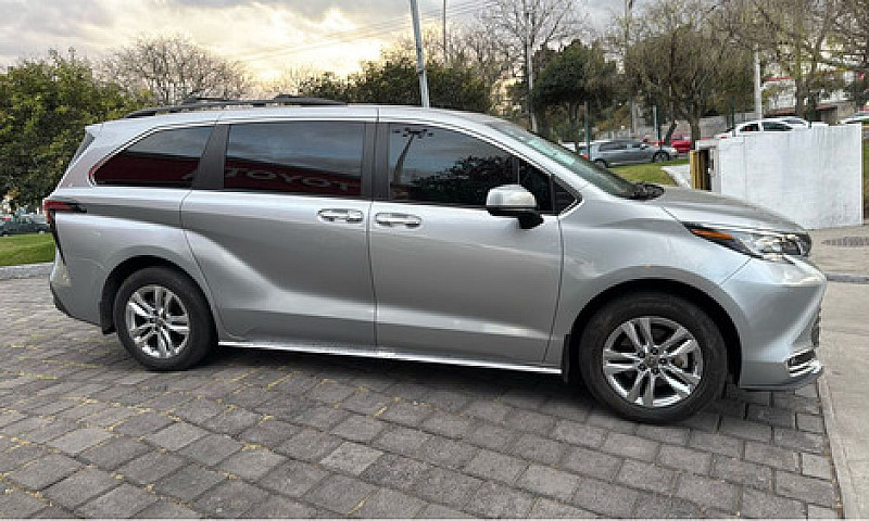Toyota Sienna 2022...
