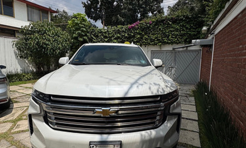 Chevrolet Suburban 6...