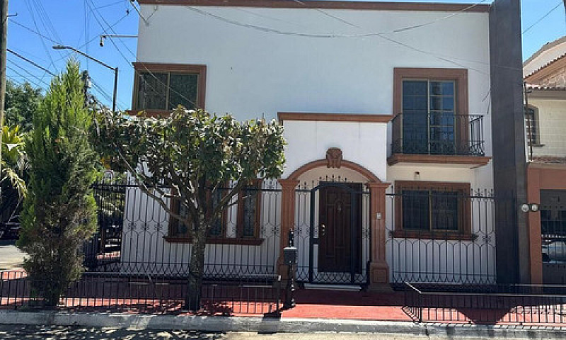 Casa En Chapalita...