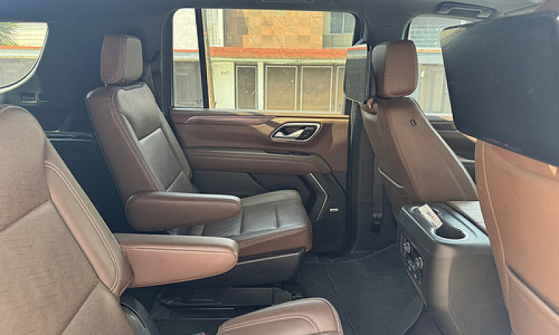 Chevrolet Suburban 6...