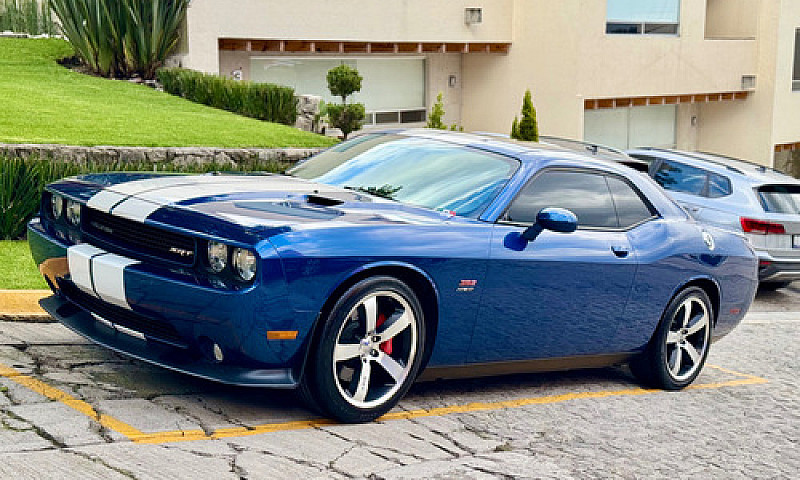 Dodge Challenger 6.1...