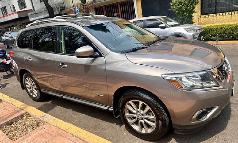 Nissan Pathfinder Hy...