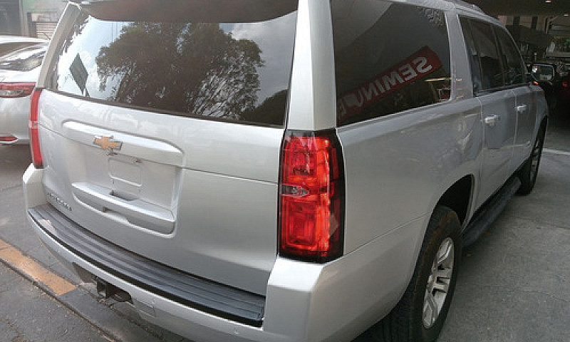 Chevrolet Suburban 2...