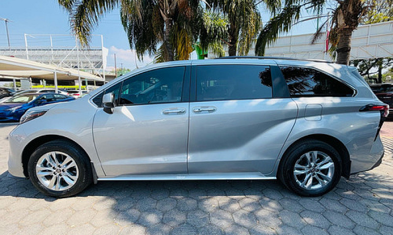 Toyota Sienna 2022...
