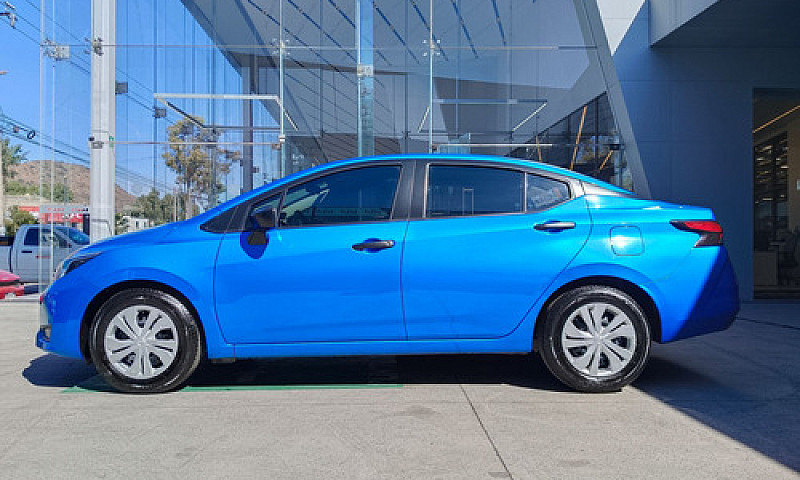 Nissan Versa 2023...