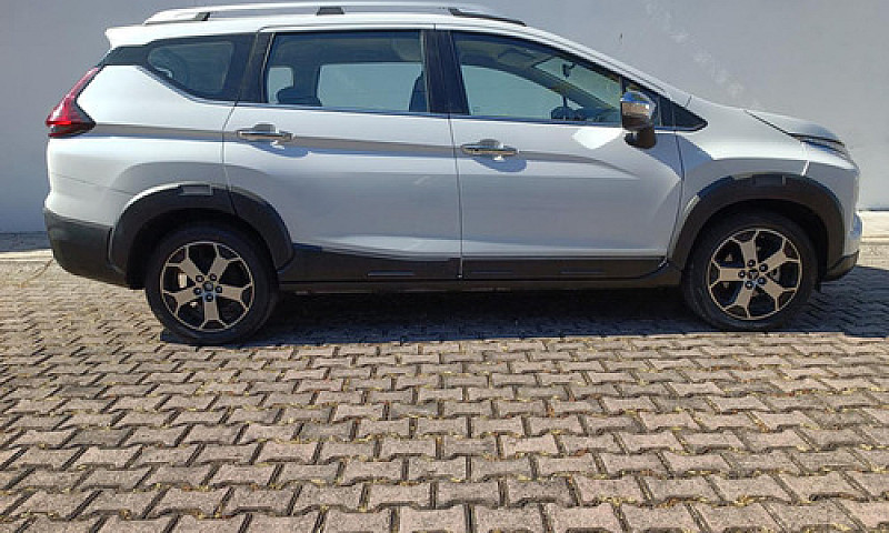 Mitsubishi Xpander 2...