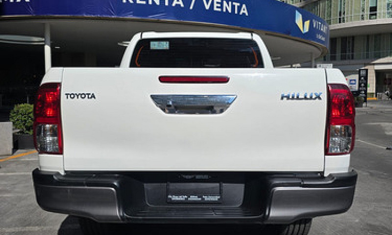 Toyota Hilux 2.7 Cab...