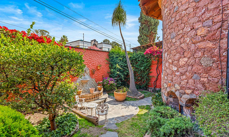 Casa Colonial En Ven...