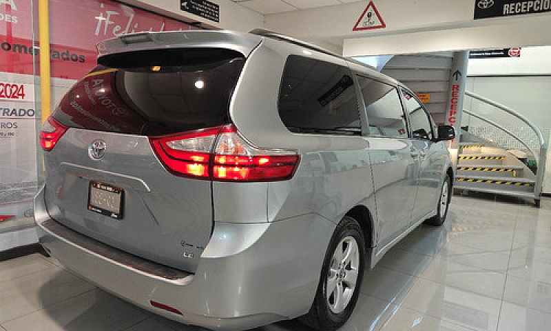 Toyota Sienna 2019...