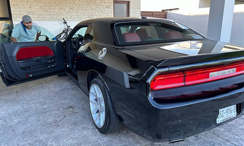 Dodge Challenger 5.7...