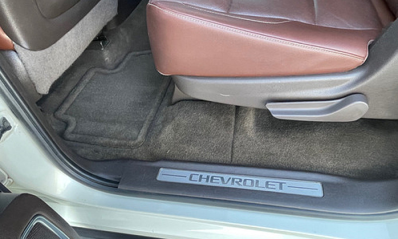 Chevrolet Suburban 5...