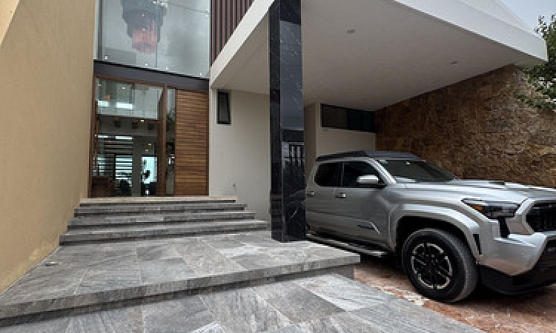 Casa Totalmente Amue...
