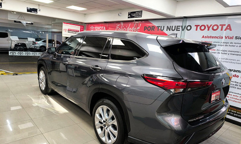 Toyota Highlander 3....