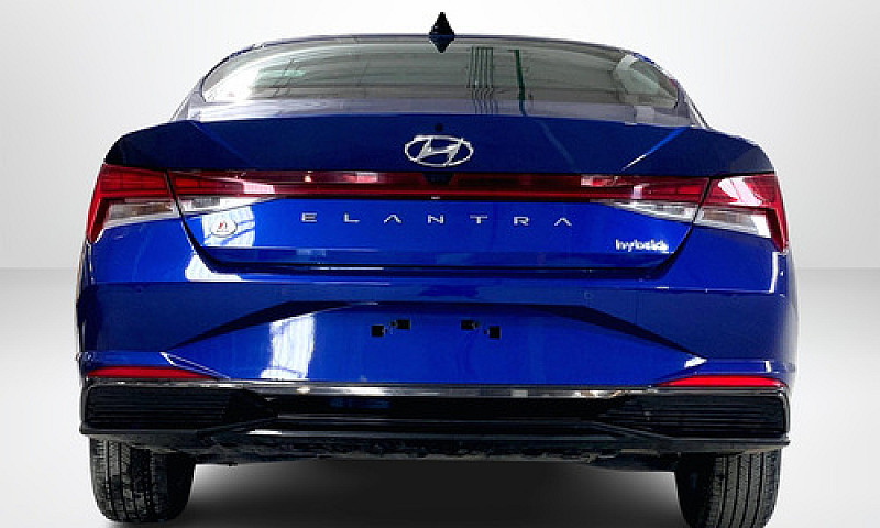 Hyundai Elantra 2023...