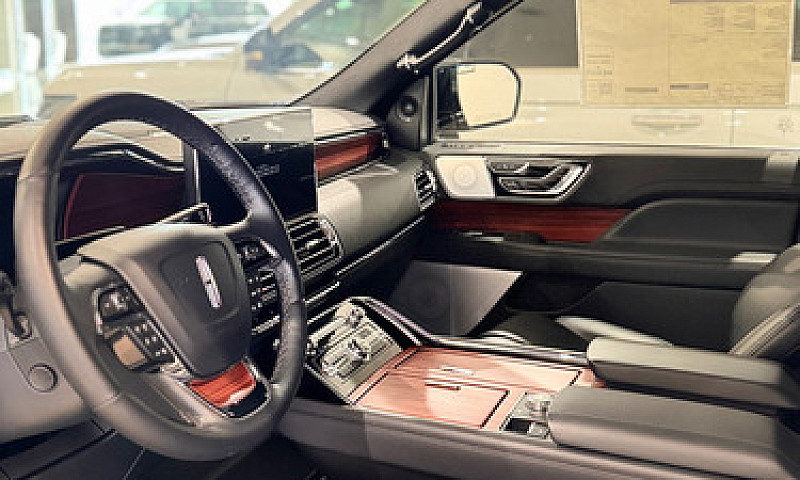 Lincoln Navigator Re...