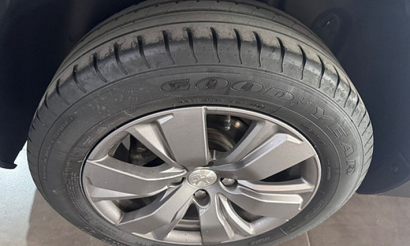 Peugeot 2008 2020...