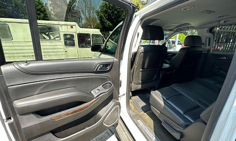Chevrolet Suburban 5...