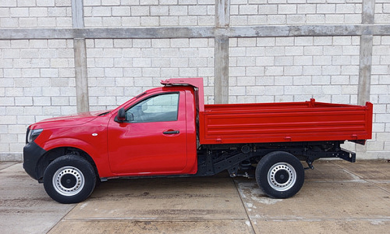Nissan Np300 2.5 Est...