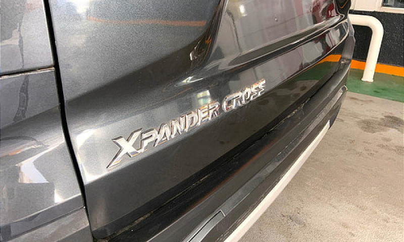 Mitsubishi Xpander 2...