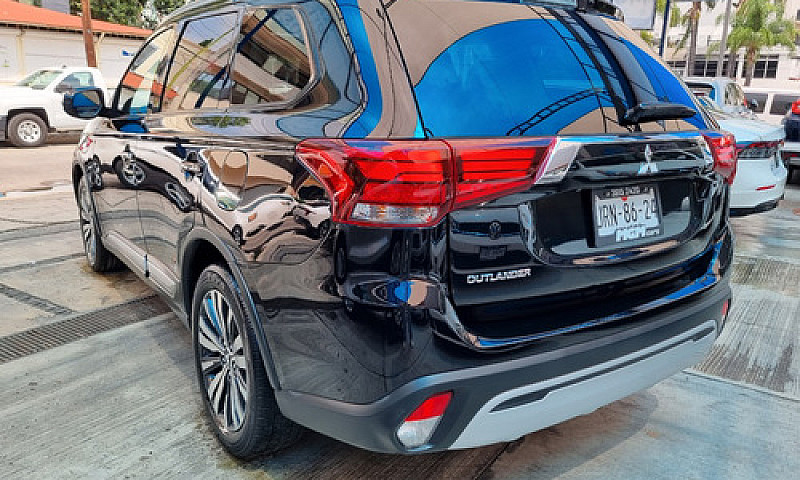 Mitsubishi Outlander...