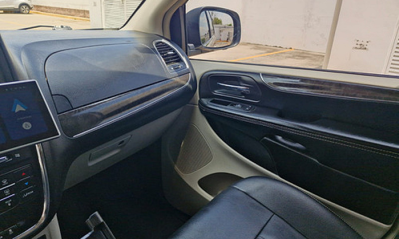 Chrysler Town & Coun...