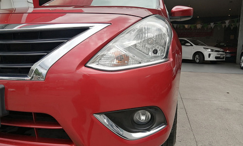 Nissan Versa 2019 1....
